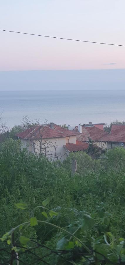 Стая За Гости "Ирина" Baltschik Exterior foto