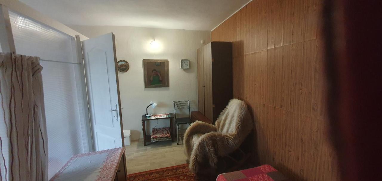 Стая За Гости "Ирина" Baltschik Exterior foto