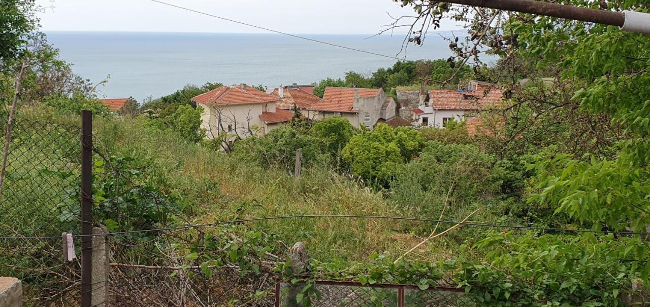 Стая За Гости "Ирина" Baltschik Exterior foto